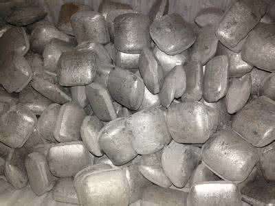 一位發(fā)言人表示，巴西淡水河谷（Vale）正在重新評(píng)估其在新喀里多尼亞虧損的鎳業(yè)務(wù)，這是上月新上任的首席執(zhí)行官Fabio Schvartsman對(duì)表現(xiàn)不佳資產(chǎn)進(jìn)行廣泛考核的一部分。